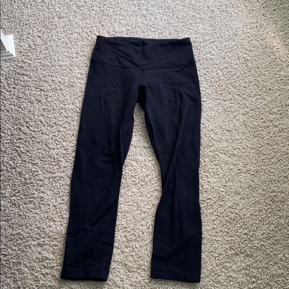 Black cropped lululemon leggings